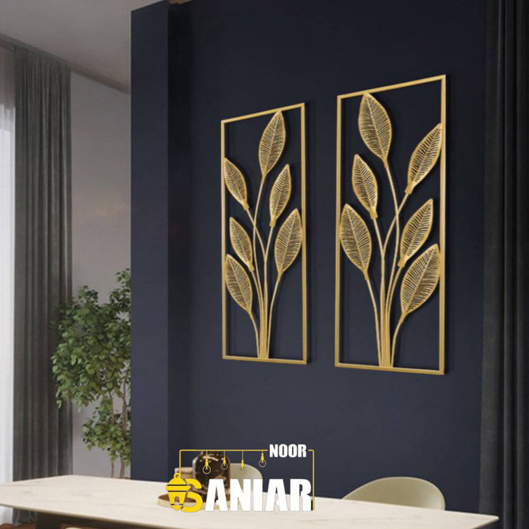 «ست دو عددی تابلو فلزی طلایی طرح برگهای افشان نصب شده روی دیوار سرمهای مدرن بالای میز ناهارخوری».