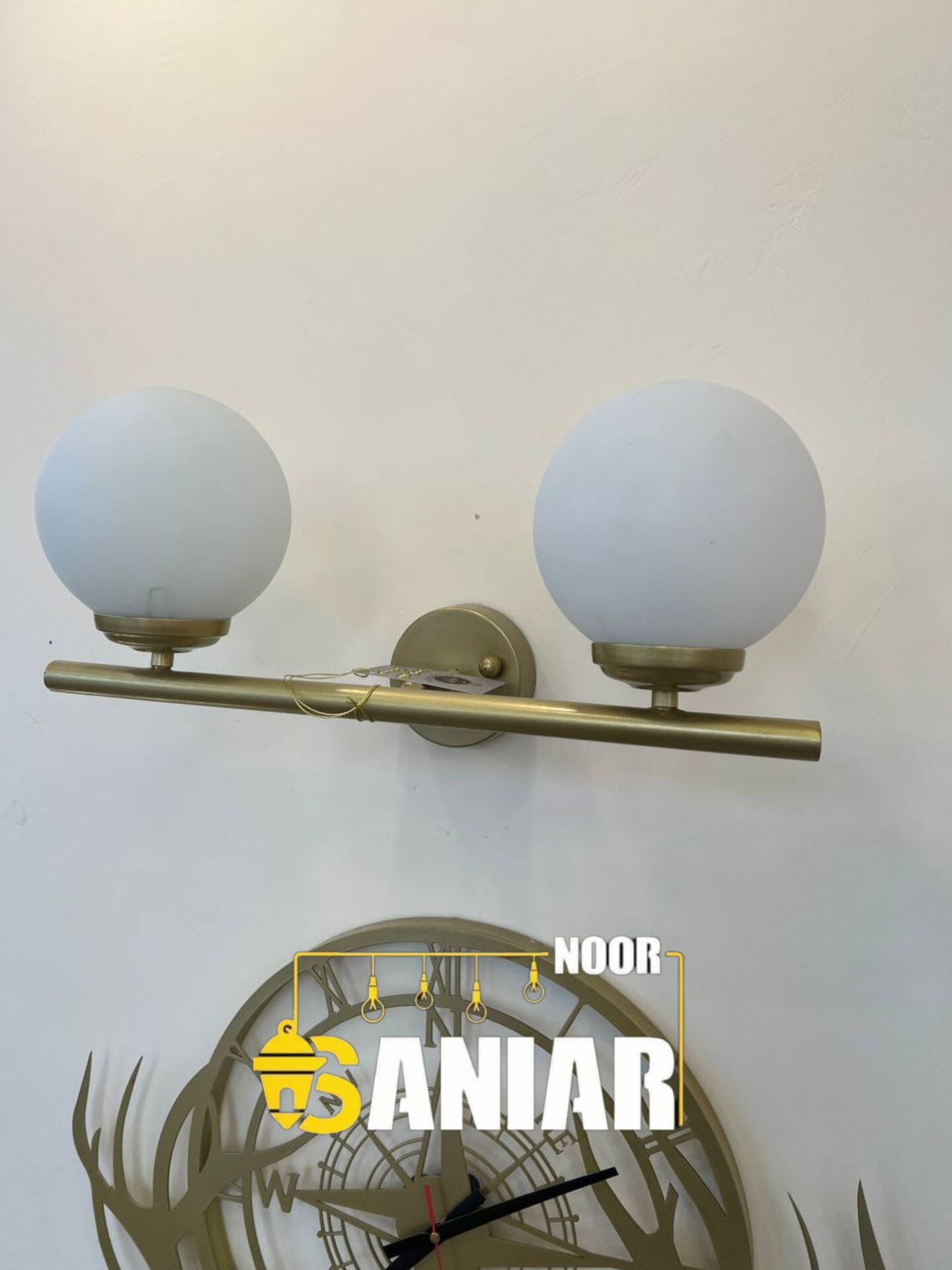 دیوارکوب مولکولی (چراغ دیواری)