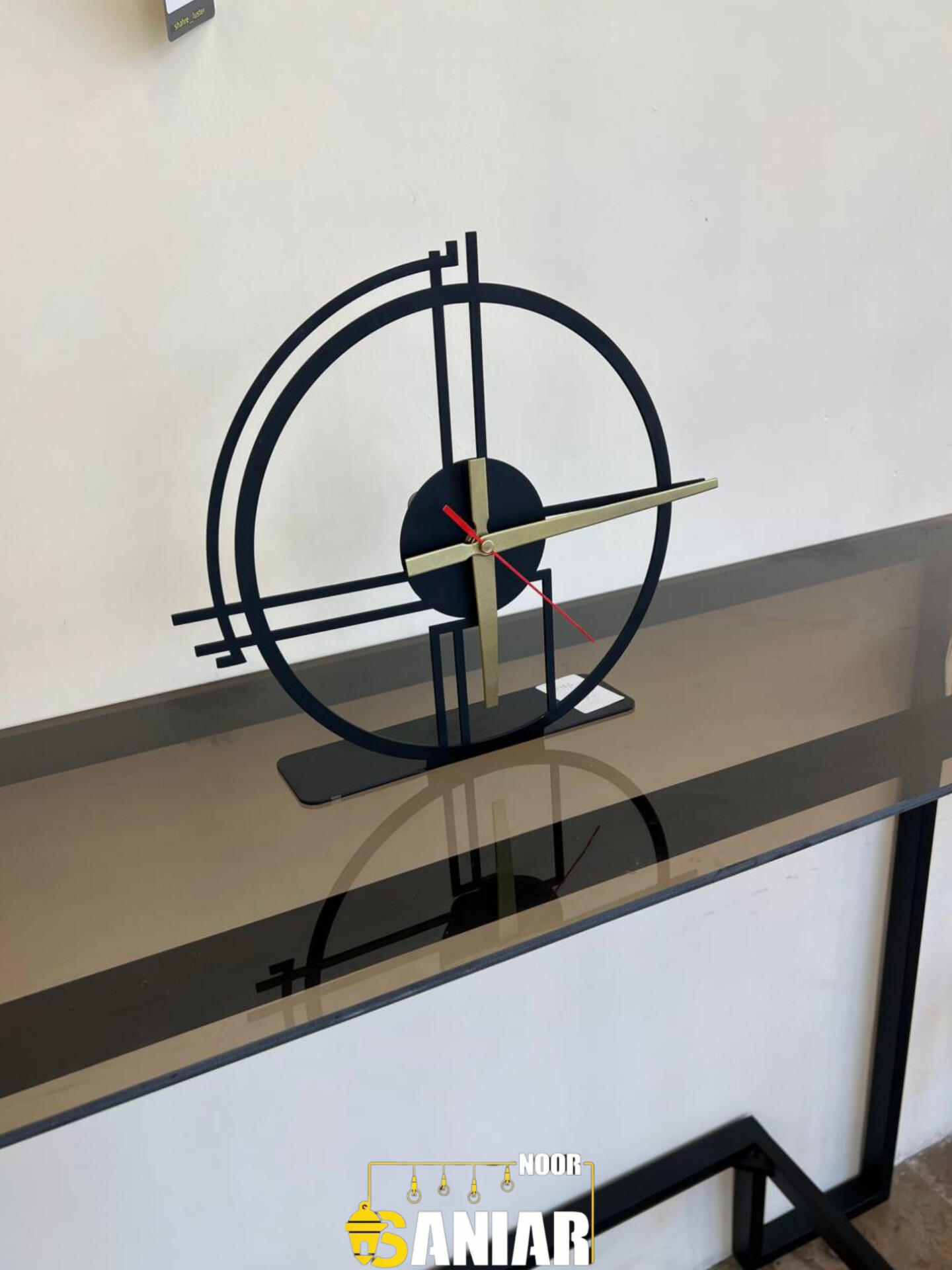 ساعت رومیزی مینیمال با طراحی خاص و جدید